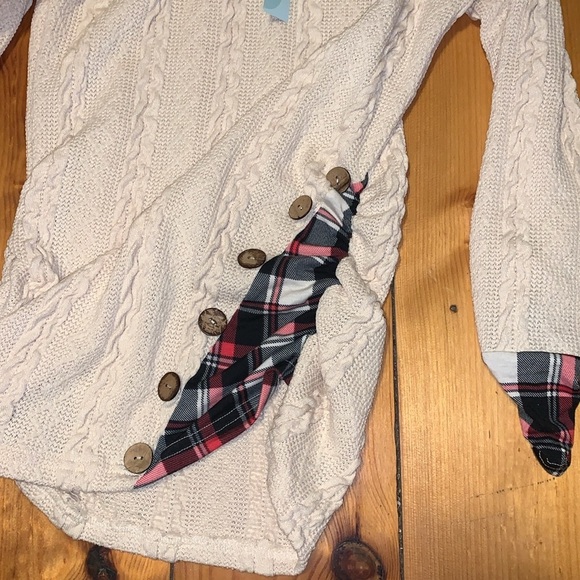 DRESSFO Size 8 Sweater.  NWT.  Cable knit and flannel hood inlays. - Picture 4 of 5